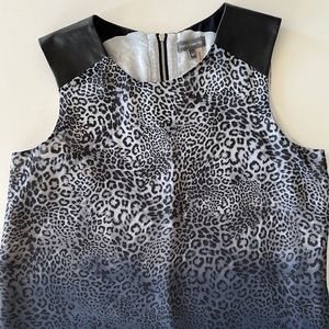 Vince Camuto animal print blouse Sz XS